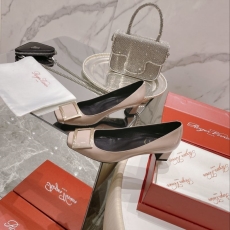 Roger Vivier flat shoes